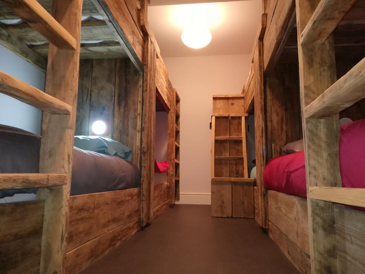 Ty Glyndwr Bunkhouse, Bar And Cafe Hostel Κερνάρφον Εξωτερικό φωτογραφία