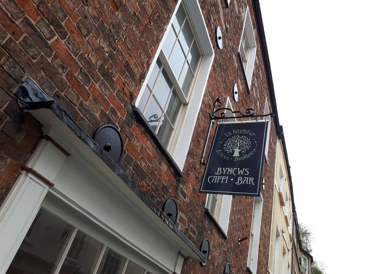 Ty Glyndwr Bunkhouse, Bar And Cafe Hostel Κερνάρφον Εξωτερικό φωτογραφία