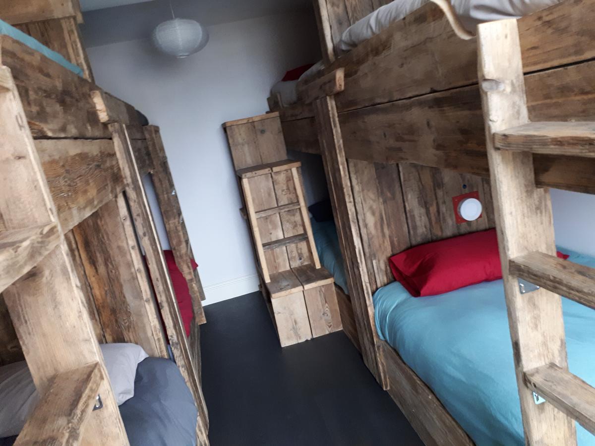 Ty Glyndwr Bunkhouse, Bar And Cafe Hostel Κερνάρφον Εξωτερικό φωτογραφία