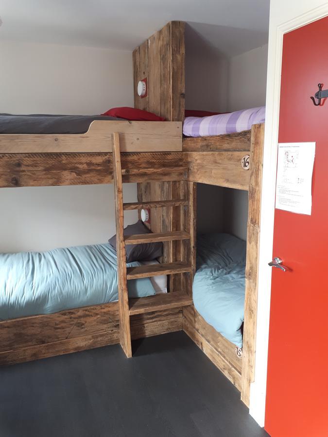 Ty Glyndwr Bunkhouse, Bar And Cafe Hostel Κερνάρφον Εξωτερικό φωτογραφία