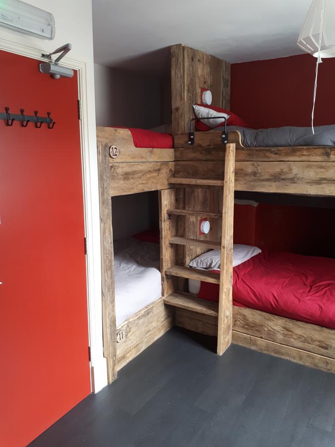 Ty Glyndwr Bunkhouse, Bar And Cafe Hostel Κερνάρφον Εξωτερικό φωτογραφία