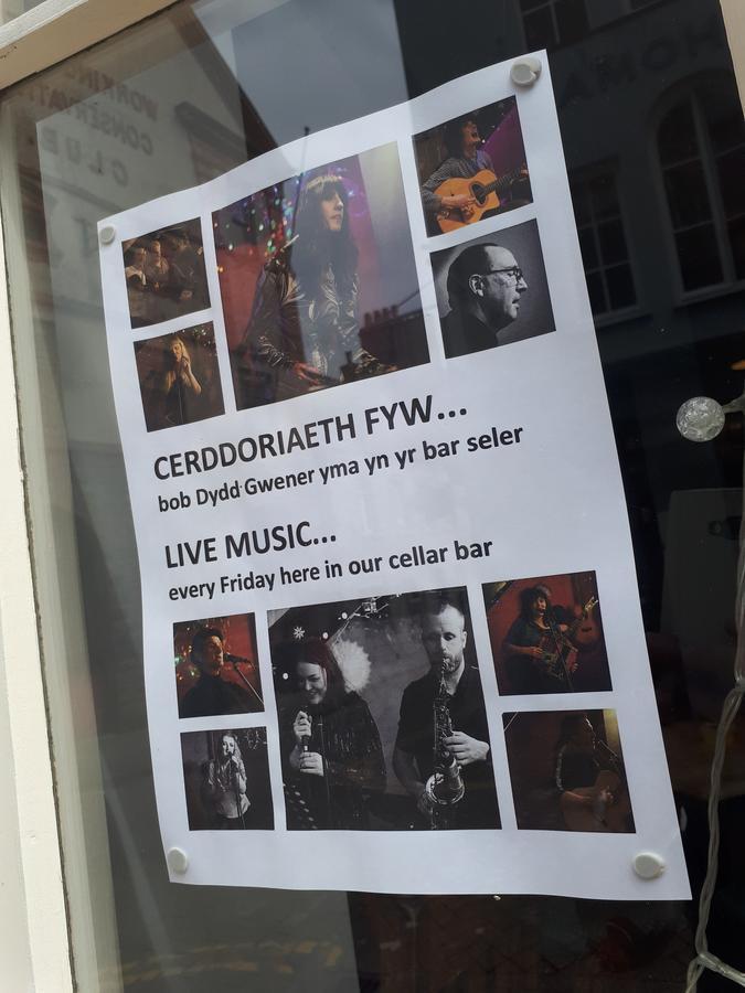 Ty Glyndwr Bunkhouse, Bar And Cafe Hostel Κερνάρφον Εξωτερικό φωτογραφία